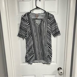 Chico’s Size 0 Black and White Women's Top With Pockets